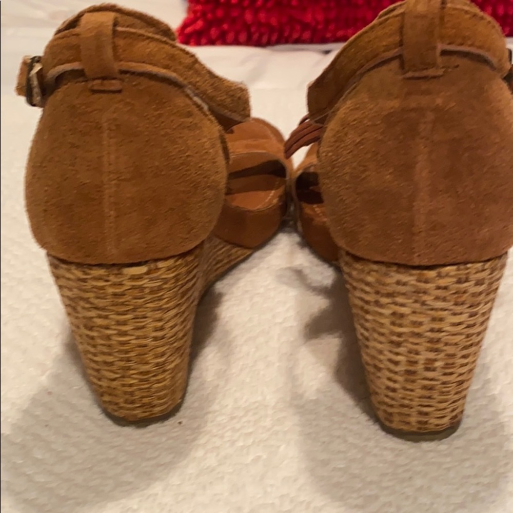 Shoes - Picture 6 of 7